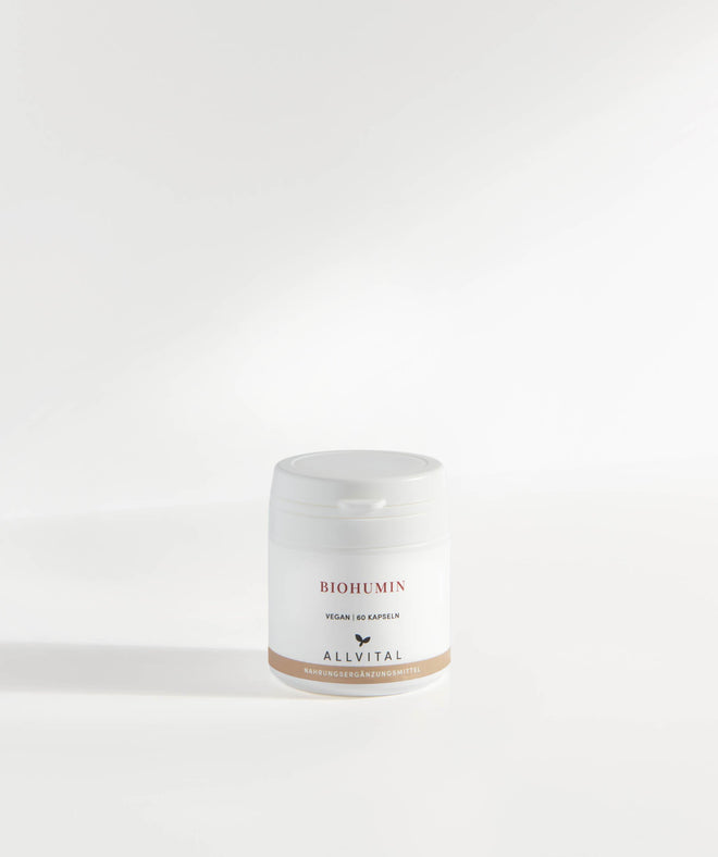 Allvital Biohumin enthält Humin- und Fulvosäuren und ist angereichert mit Vitamin C. Vitamin C schützt Zellen vor Oxidationsschäden. Allvital Biohumin enthält Humin- und Fulvosäuren und ist angereichert mit Vitamin C. Vitamin C schützt Zellen vor Oxidationsschäden.