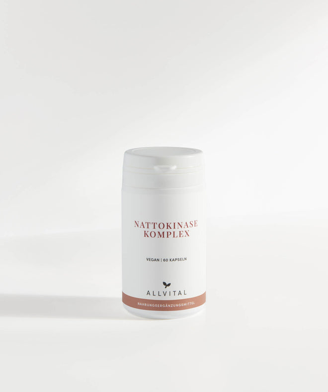 Allvital Nattokinase Komplex. Nattokinase hat fibrinolytische Eigenschaften. Es kann Blutgerinnsel auflösen und wirkt also blutverdünnend. Allvital Nattokinase Komplex. Nattokinase hat fibrinolytische Eigenschaften. Es kann Blutgerinnsel auflösen und wirkt also blutverdünnend.
